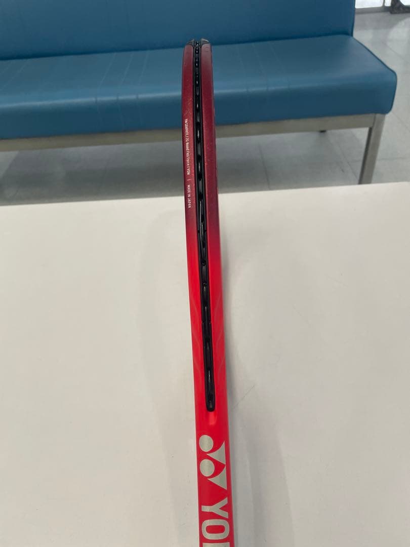 YONEX VCORE 98 テニスラケット レッド/ブルー