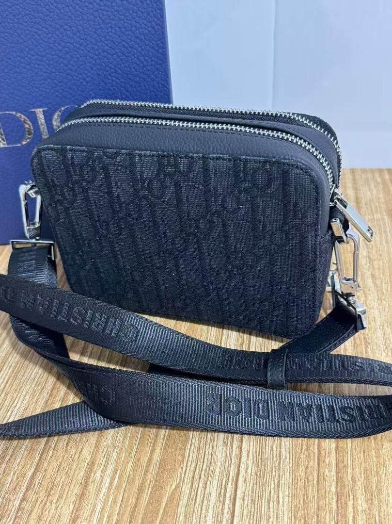 DIOR ロゴ入り ブラック バッグ