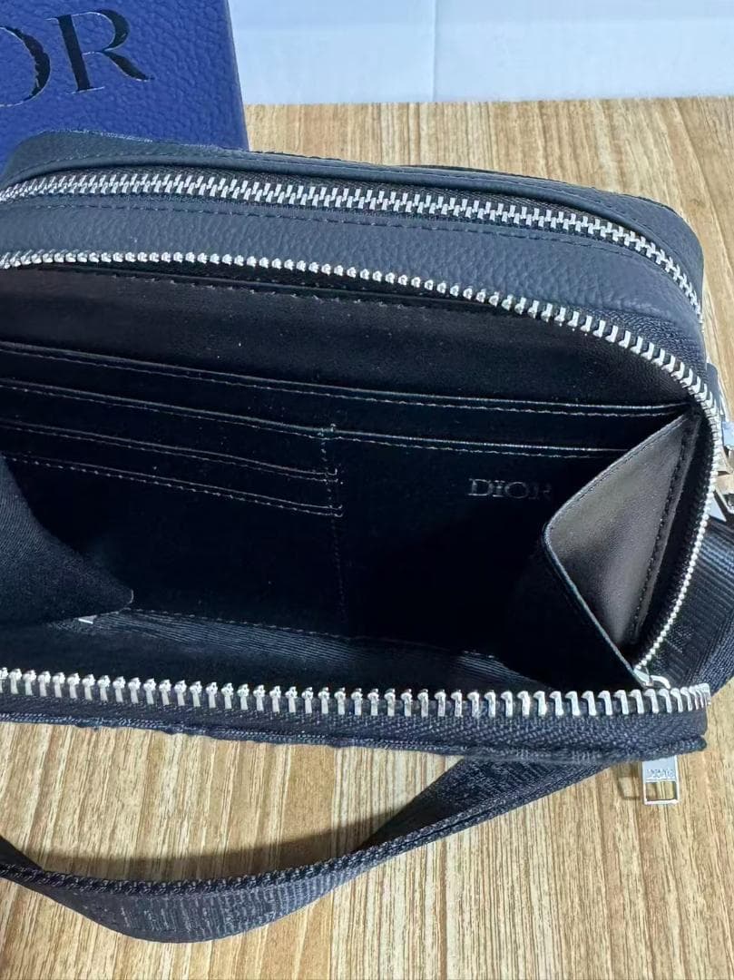 DIOR ロゴ入り ブラック バッグ