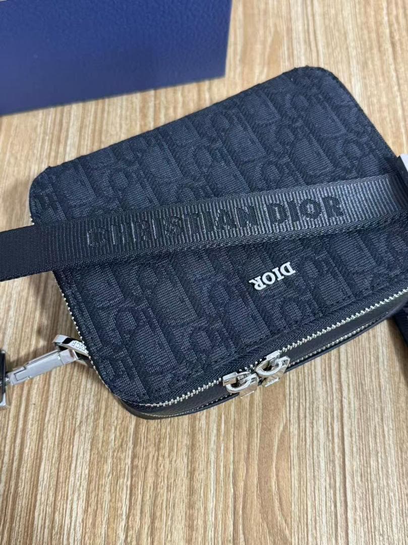 DIOR ロゴ入り ブラック バッグ