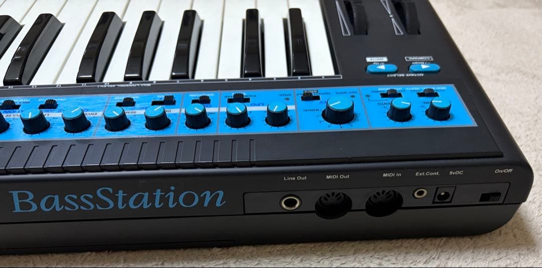 アナログシンセサイザー ノベーション Bass Station 動作確認済