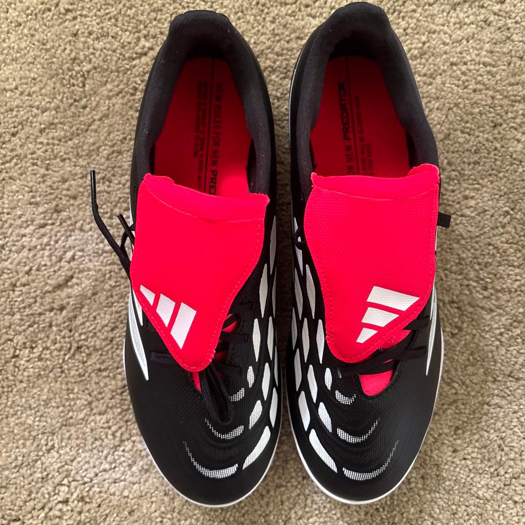 adidas スパイクシューズ ブラック/レッド