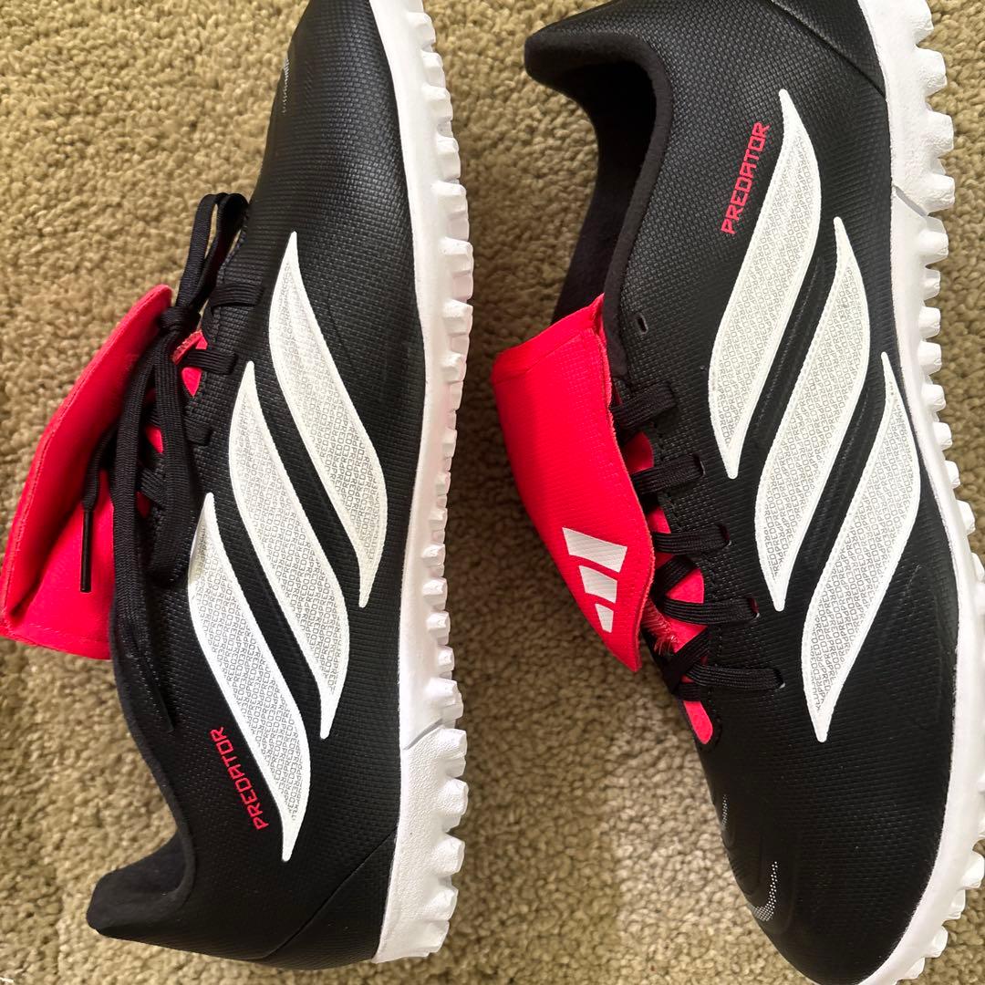 adidas スパイクシューズ ブラック/レッド
