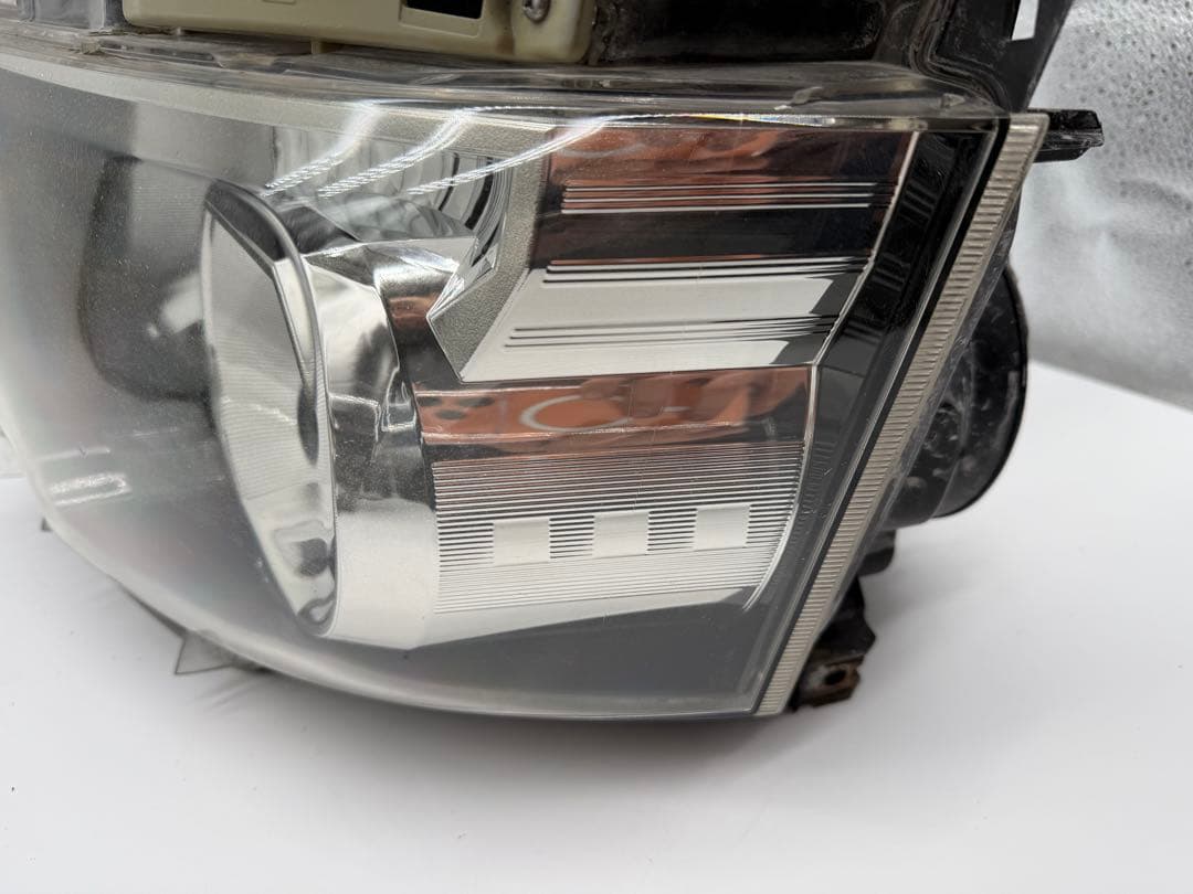 ヴォクシー 70 後期 純正 HID ヘッドライト 左右