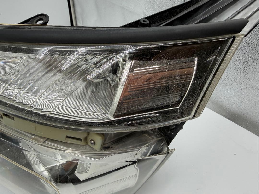 ヴォクシー 70 後期 純正 HID ヘッドライト 左右