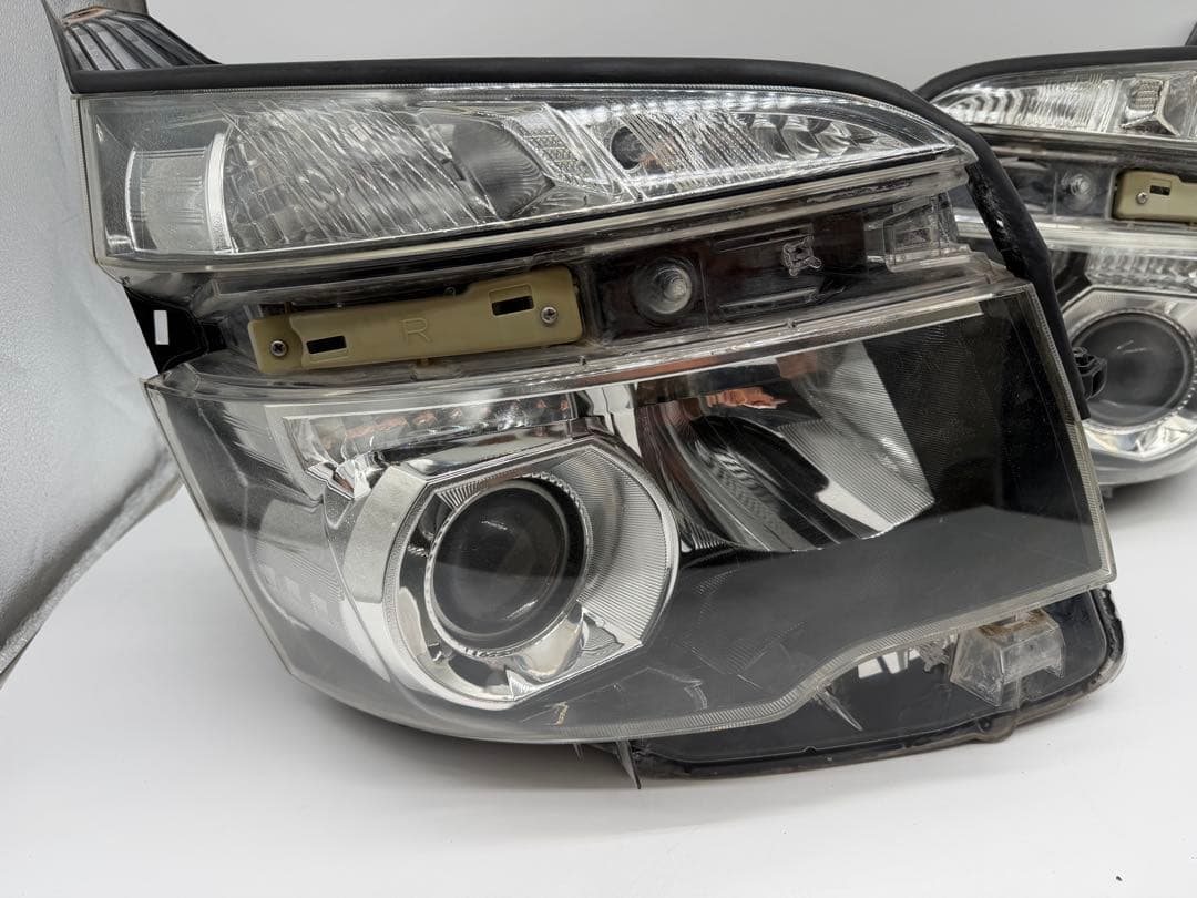 ヴォクシー 70 後期 純正 HID ヘッドライト 左右