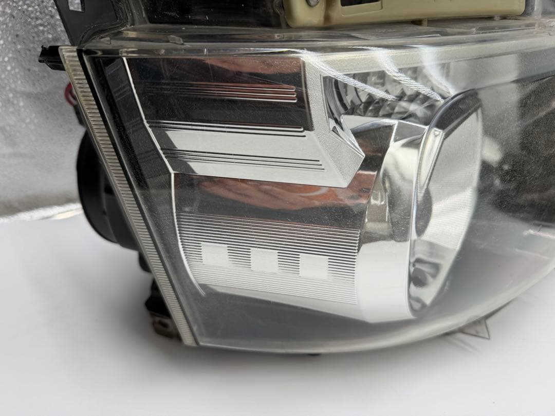 ヴォクシー 70 後期 純正 HID ヘッドライト 左右