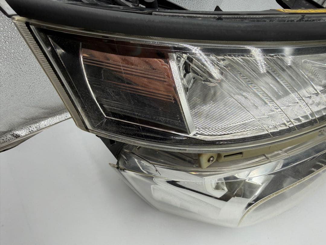 ヴォクシー 70 後期 純正 HID ヘッドライト 左右