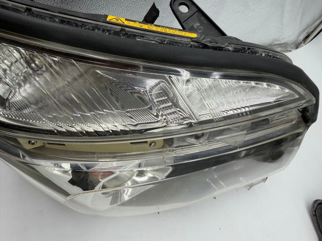 ヴォクシー 70 後期 純正 HID ヘッドライト 左右