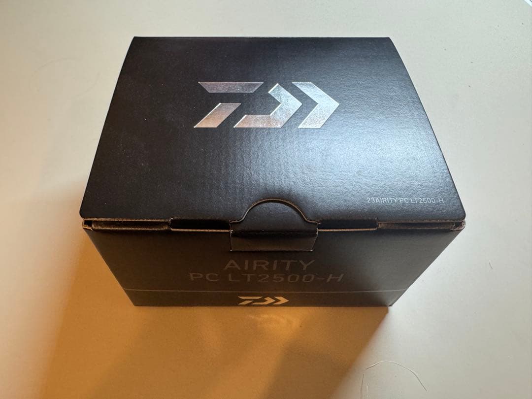【美品】ダイワ 23エアリティ PC LT2500-H