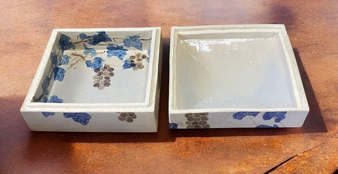 佐賀の古民家より★陶器の重箱　内部にも絵付された丁寧な造りの逸品　『高の』印