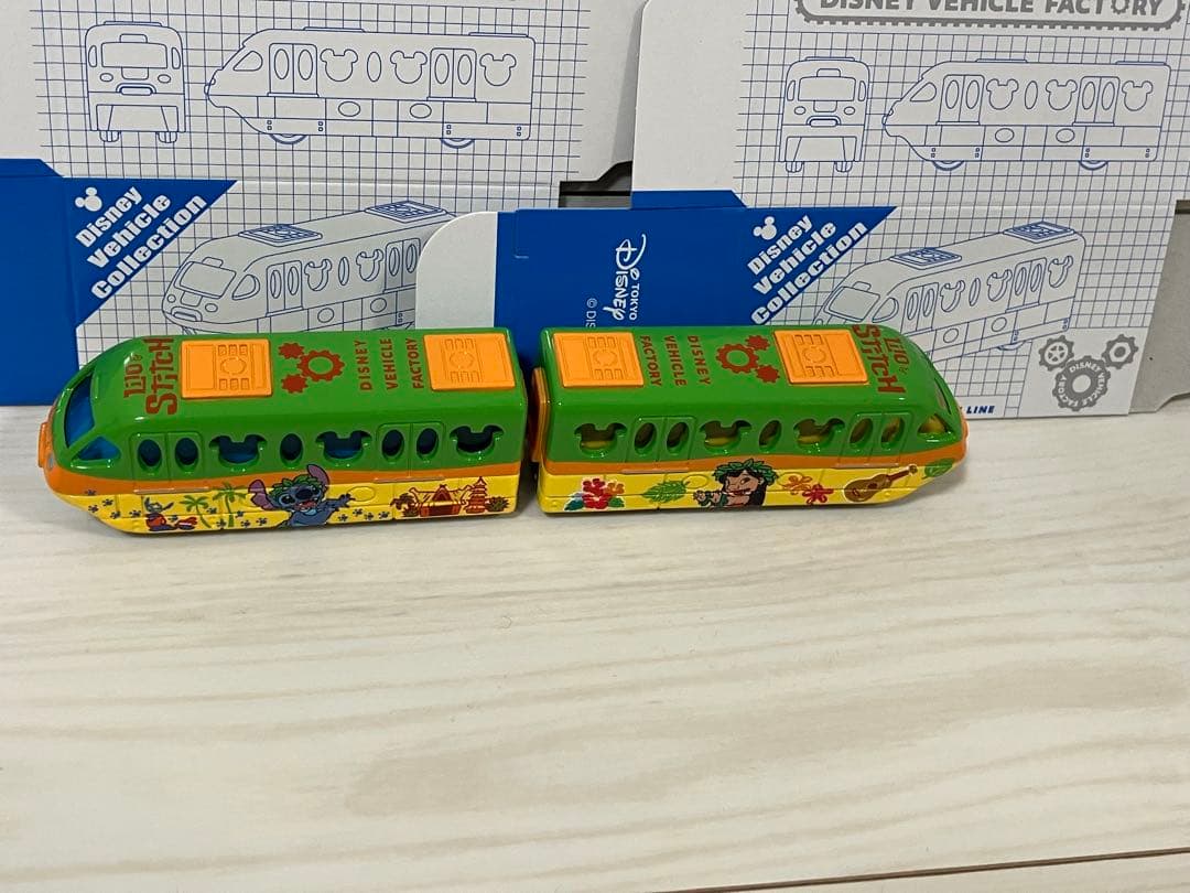 トミカ ディズニー ビークル ファクトリー リロ&スティッチ ２台（窓：青&黄）