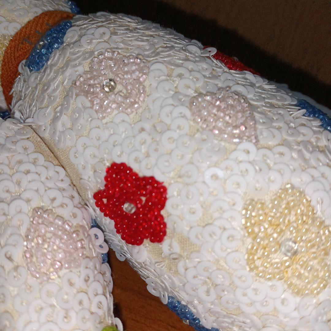 チリア 花とハートの立体刺繍のテディベア