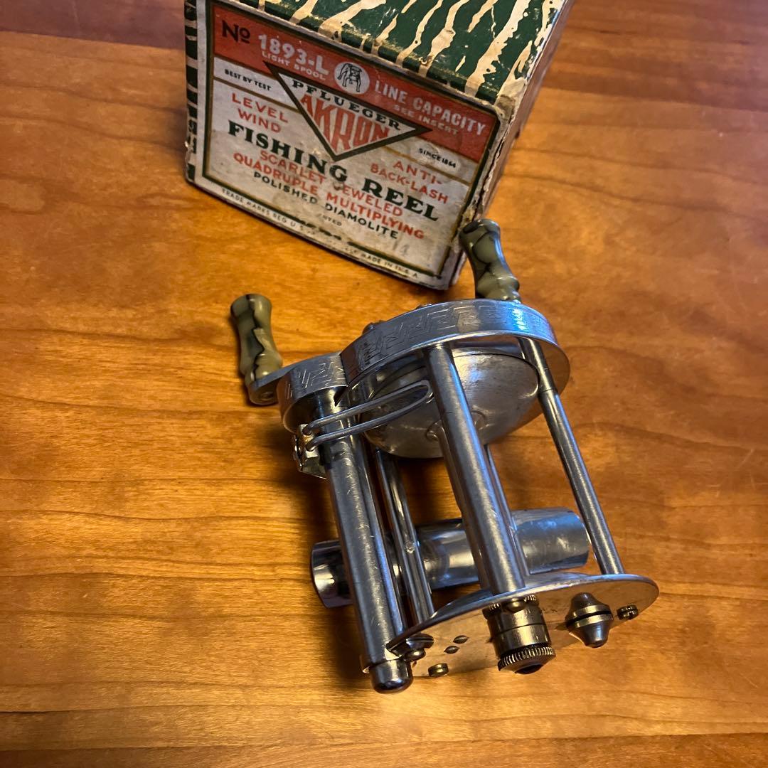 PFLUEGER AKRON 1893 ダイレクトリール トップウォーター