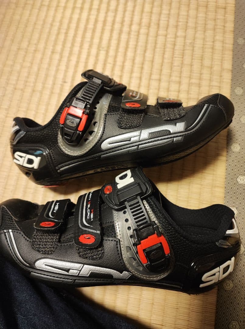 CARBON　MEGAサイズ　41　1/2 中古　sidi　サイクルシュ―ズ
