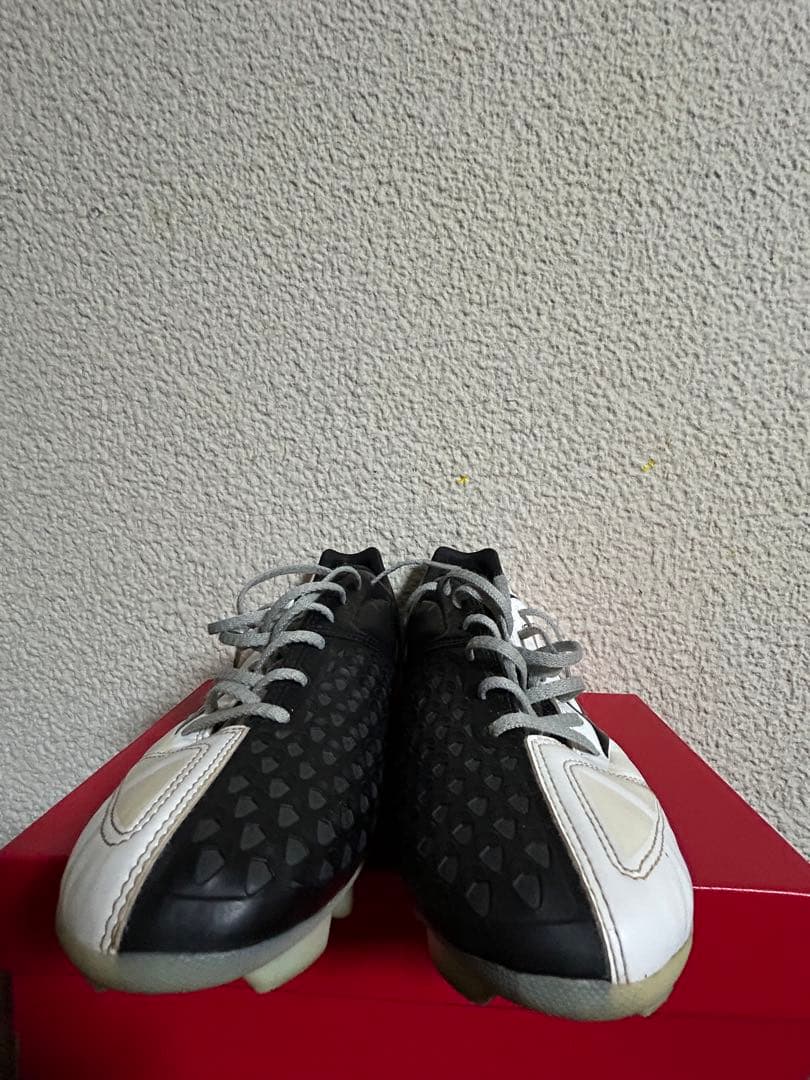 サッカー　スパイク　28センチ