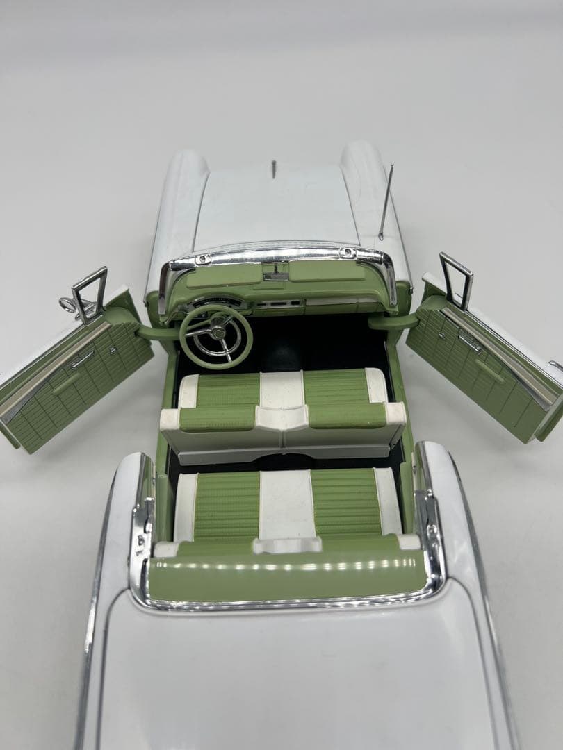 No5ミニカー1/18箱ありSun Star Ford 57 Sky liner