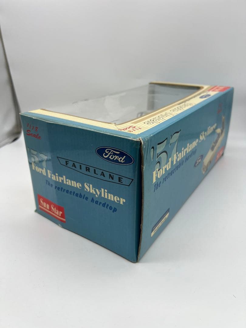 No5ミニカー1/18箱ありSun Star Ford 57 Sky liner