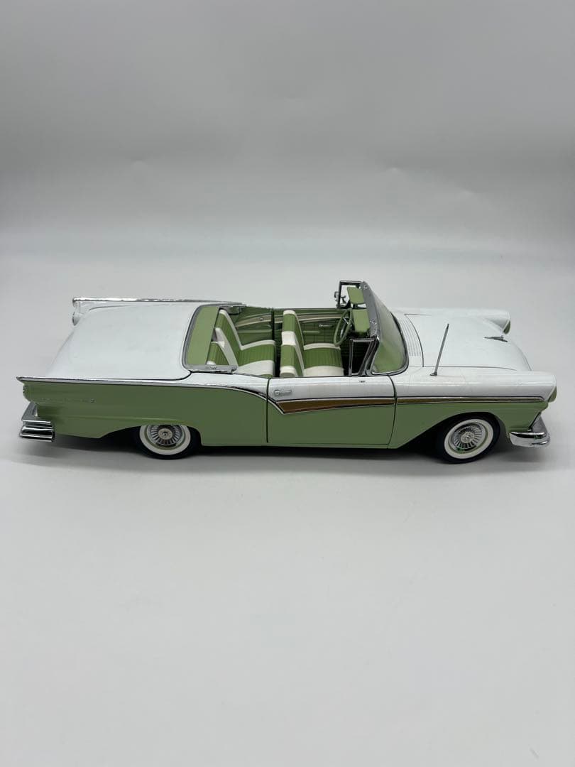 No5ミニカー1/18箱ありSun Star Ford 57 Sky liner