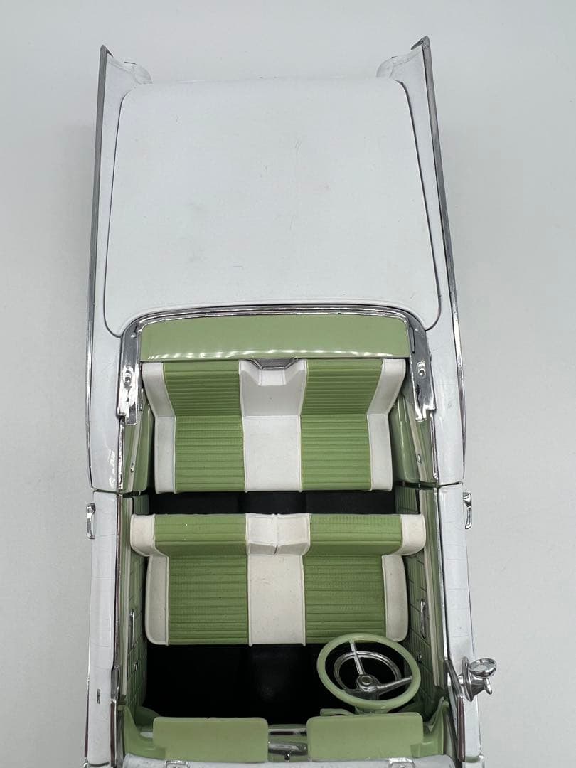 No5ミニカー1/18箱ありSun Star Ford 57 Sky liner