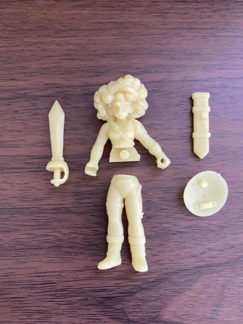 バンダイ　ドラゴンクエストⅣ　消しゴム　女勇者　色変わり素材