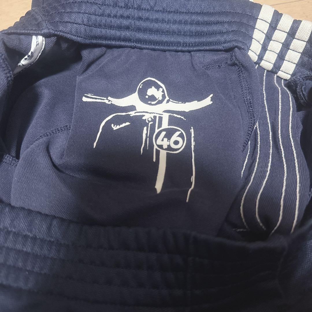 美品 アディダスオリジナルス トラックパンツ ネイビー M S-104