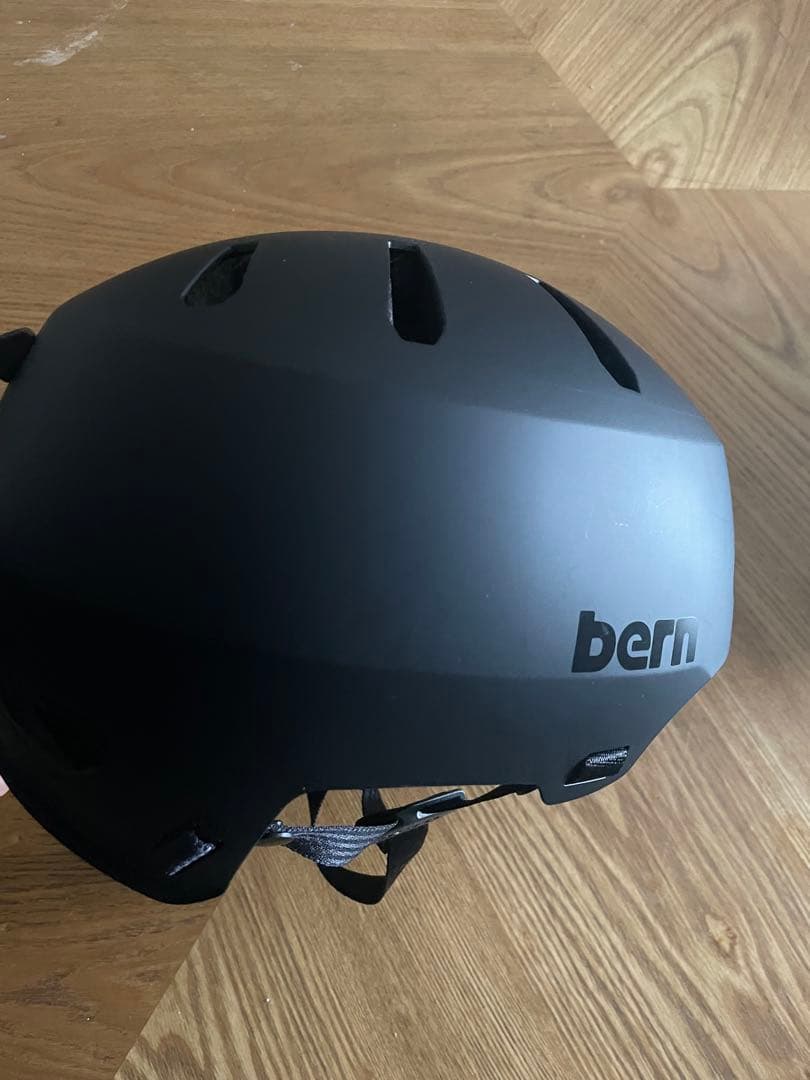 美品　Bern ヘルメット　黒　サイズ　japan M 59㎝〜60.5㎝