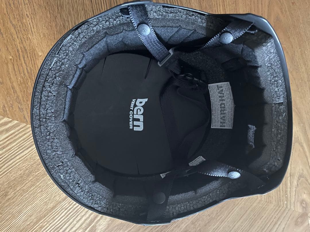 美品　Bern ヘルメット　黒　サイズ　japan M 59㎝〜60.5㎝