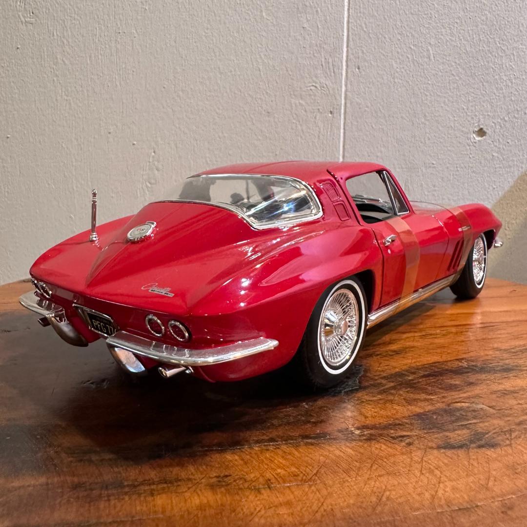 ミニカー 1965 MAISTO CHEVROLET CHEVYCORVETTE 1/18