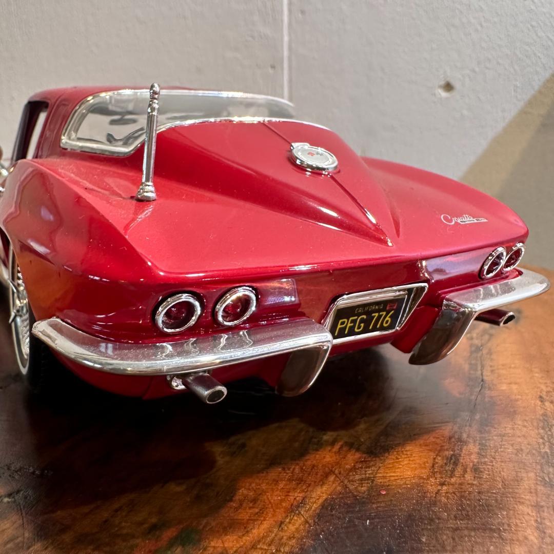 ミニカー 1965 MAISTO CHEVROLET CHEVYCORVETTE 1/18