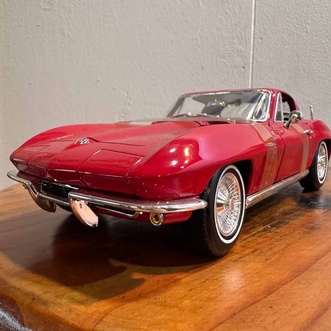 ミニカー 1965 MAISTO CHEVROLET CHEVYCORVETTE 1/18