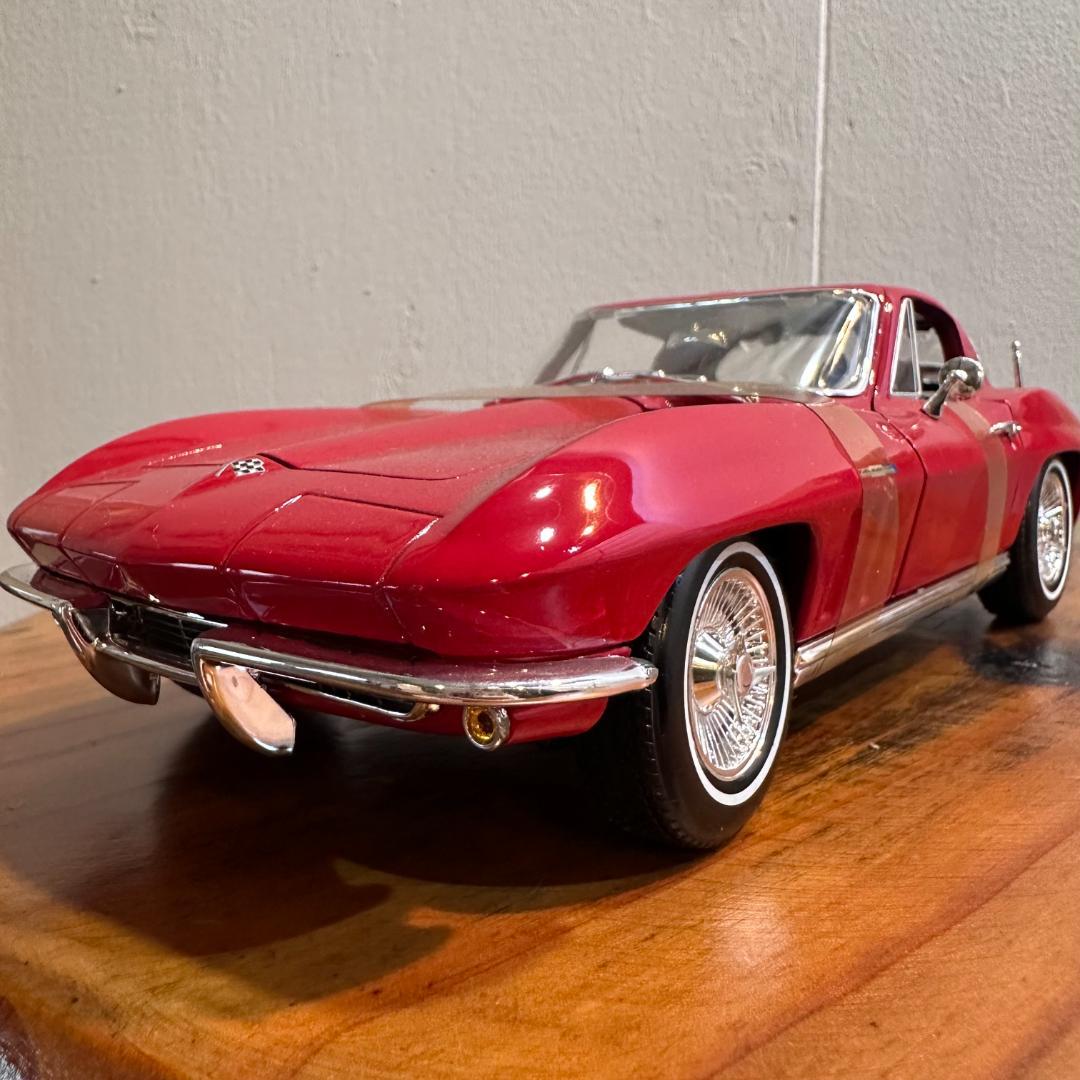 ミニカー 1965 MAISTO CHEVROLET CHEVYCORVETTE 1/18