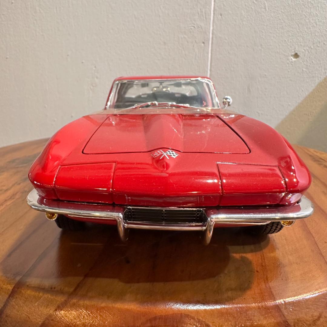ミニカー 1965 MAISTO CHEVROLET CHEVYCORVETTE 1/18