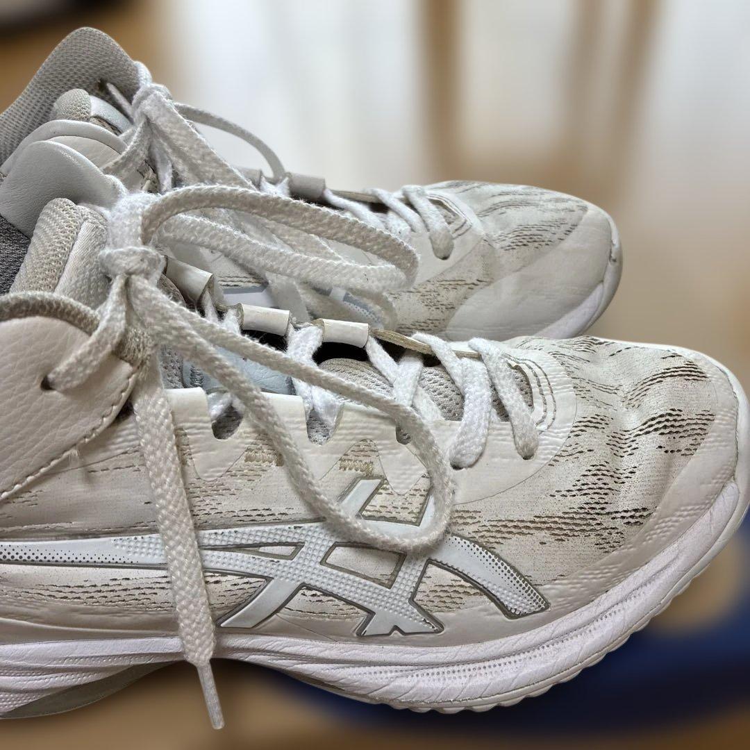 【美品】週末お値引きasics バスケットシューズ　ゲルフープV17 23.5㎝