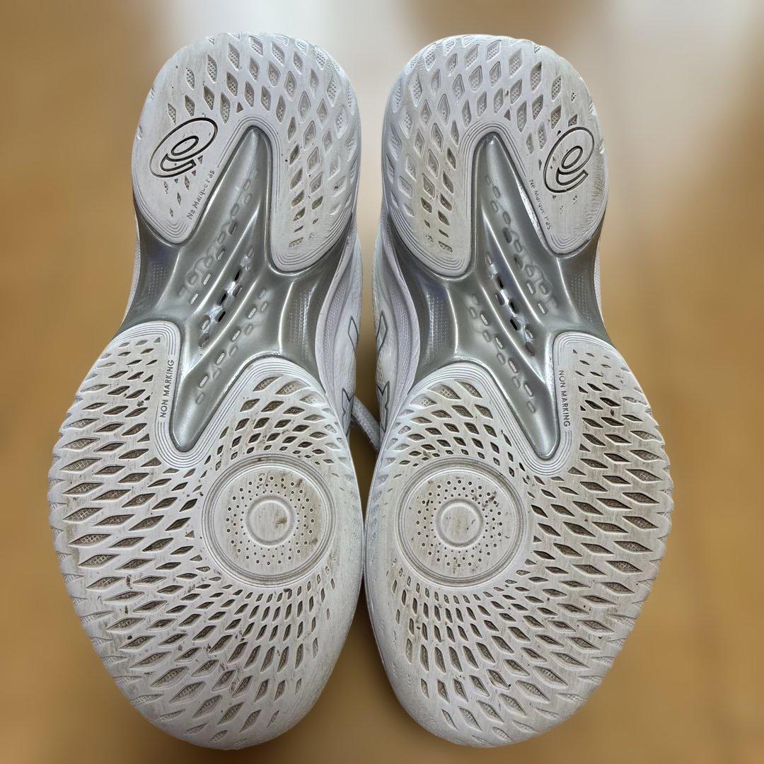 【美品】週末お値引きasics バスケットシューズ　ゲルフープV17 23.5㎝