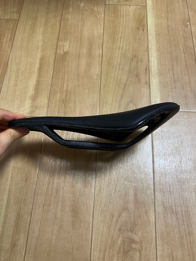 新品 RYET エアロ フルカーボン サドル 軽量