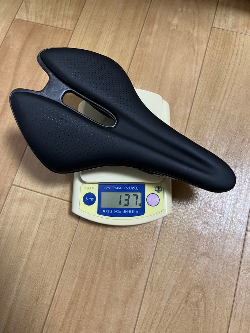新品 RYET エアロ フルカーボン サドル 軽量