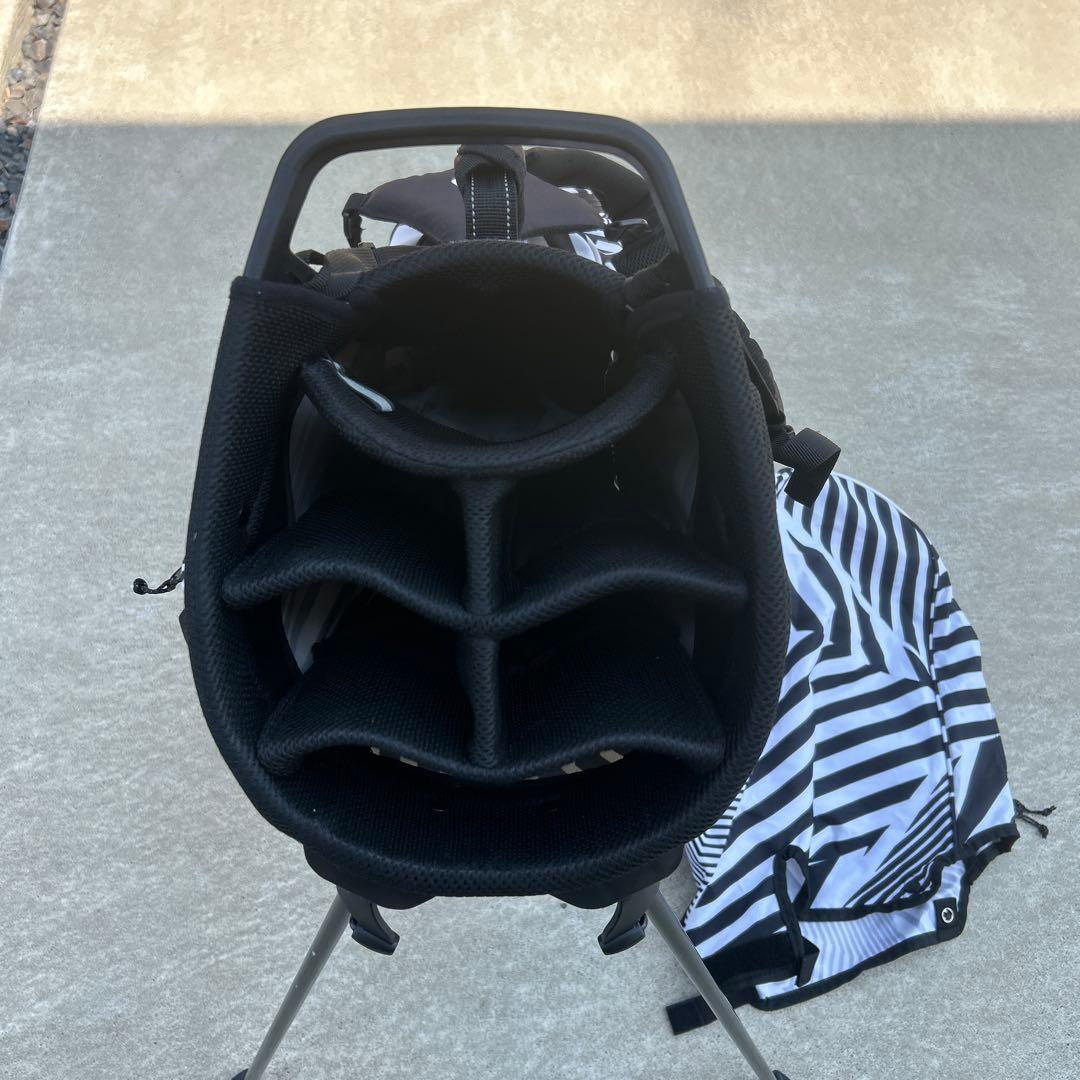 【激安特価】オジオ　ogio スタンド式キャディバッグ　超軽量ゼブラ柄