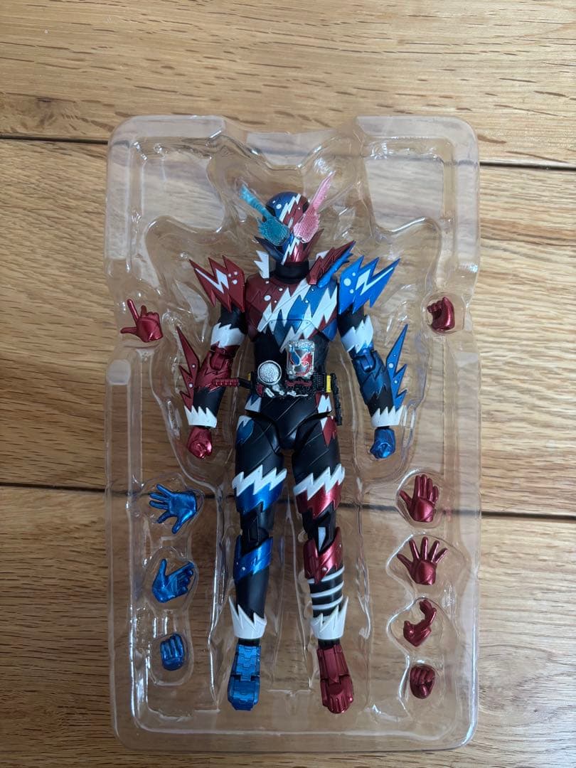 S.H.フィギュアーツ仮面ライダービルド　ラビットタンクスパークリングフォーム