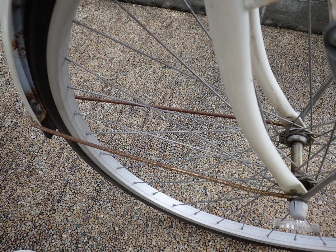 自転車　６段ギア付き　ママチャリ　白色ホワイト　SHIMANO　２７インチ
