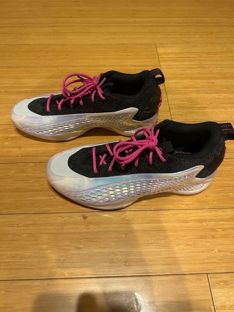 バスケットボールシューズ adidas AE1