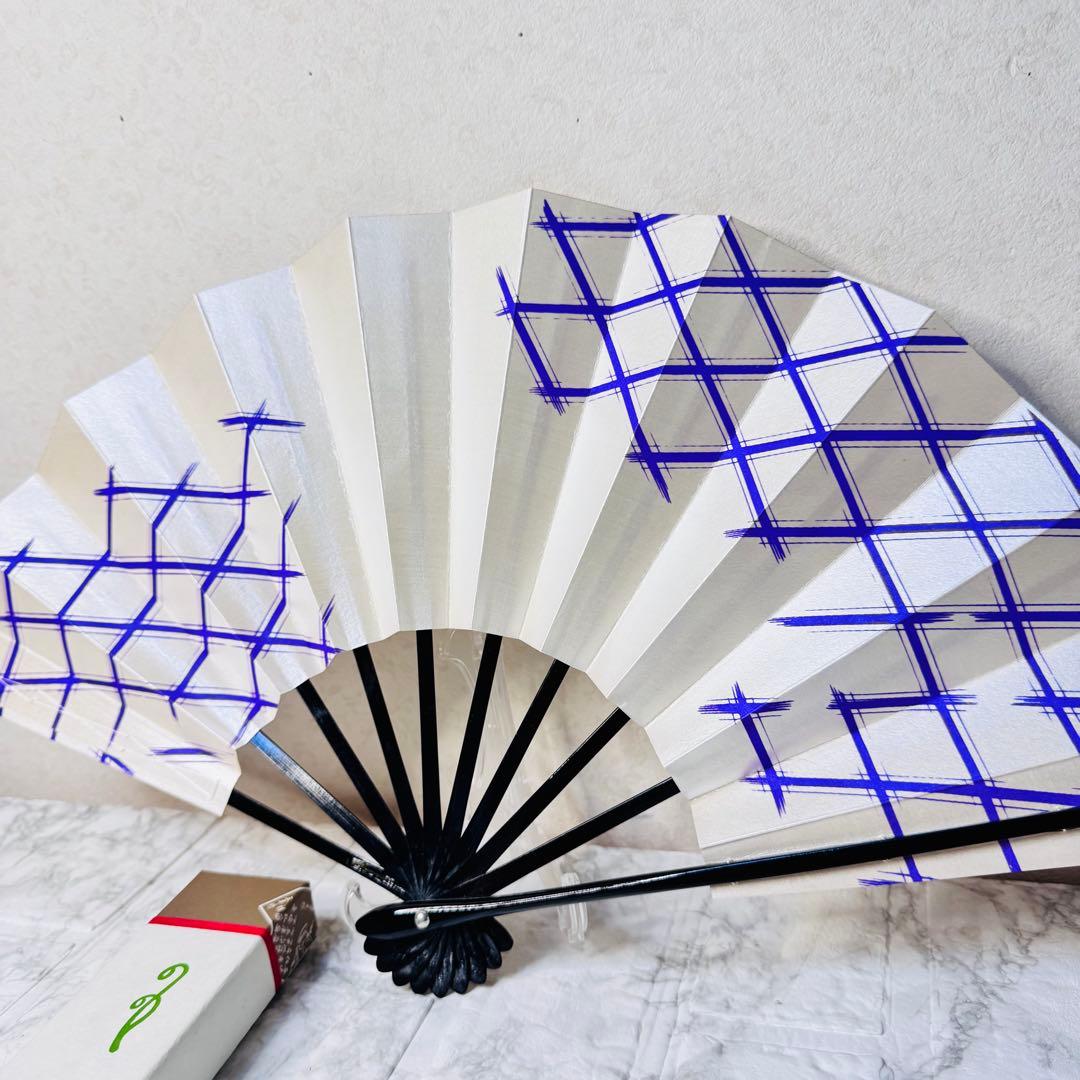 【新品・高級感】舞扇子 紫 格子模様 黒塗骨 9.5寸 舞踊 小道具 飾り扇子