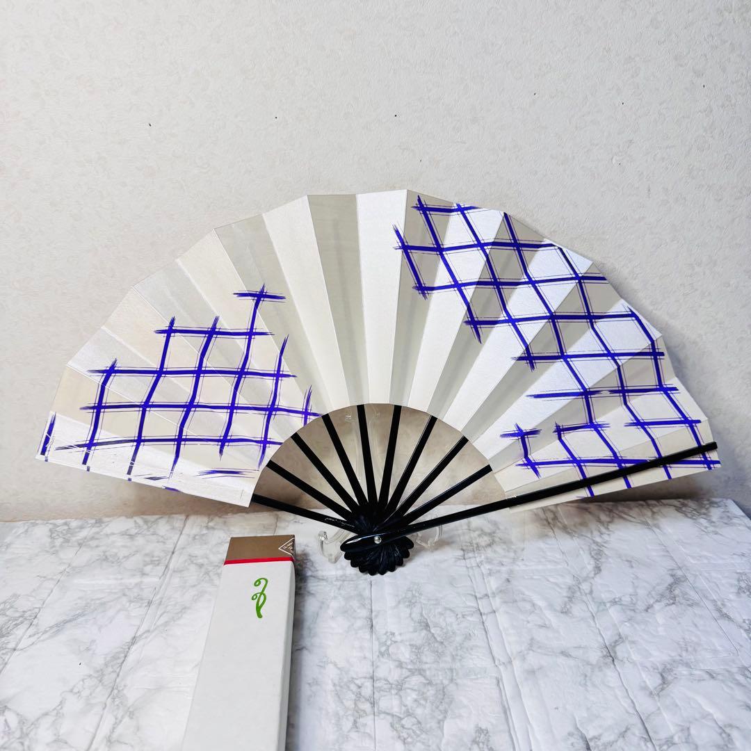 【新品・高級感】舞扇子 紫 格子模様 黒塗骨 9.5寸 舞踊 小道具 飾り扇子