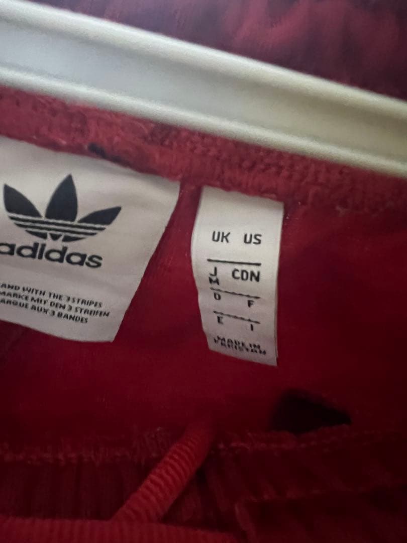 adidasジャージ　レッド