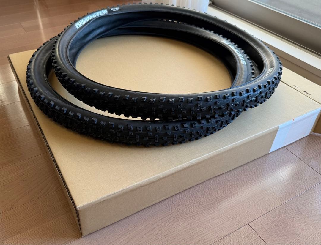 【新品未使用】MAXXIS FOREKASTER 27.5x2.35