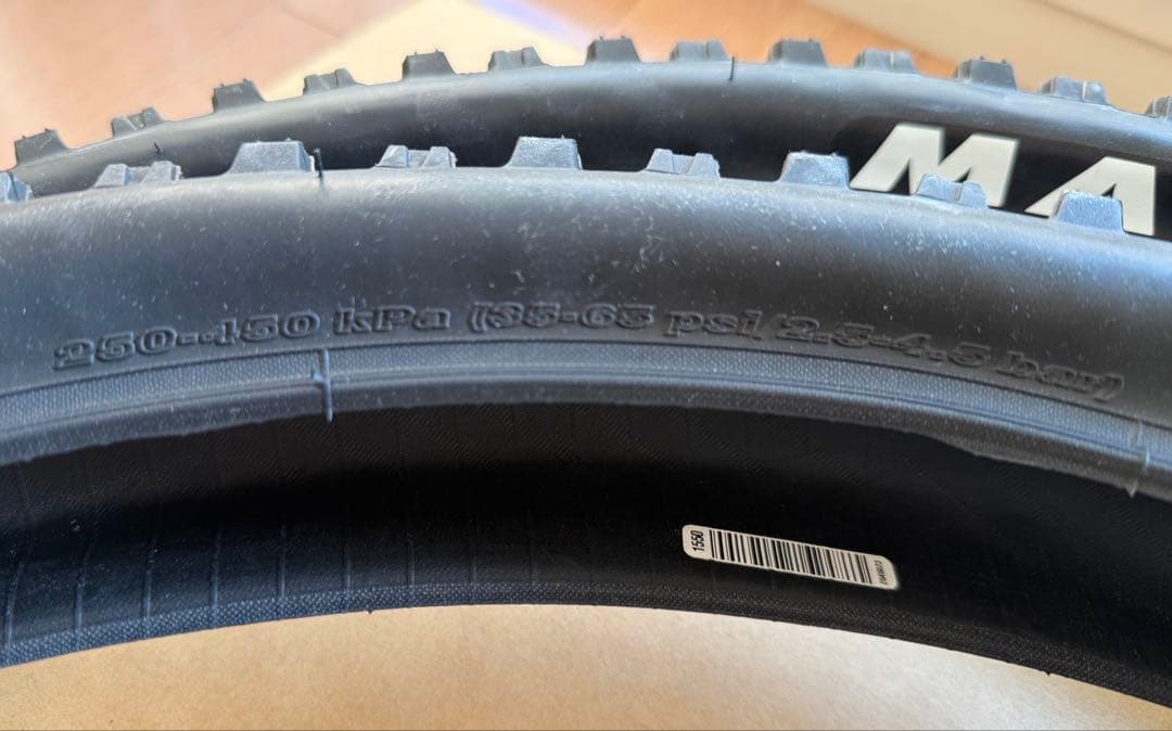 【新品未使用】MAXXIS FOREKASTER 27.5x2.35