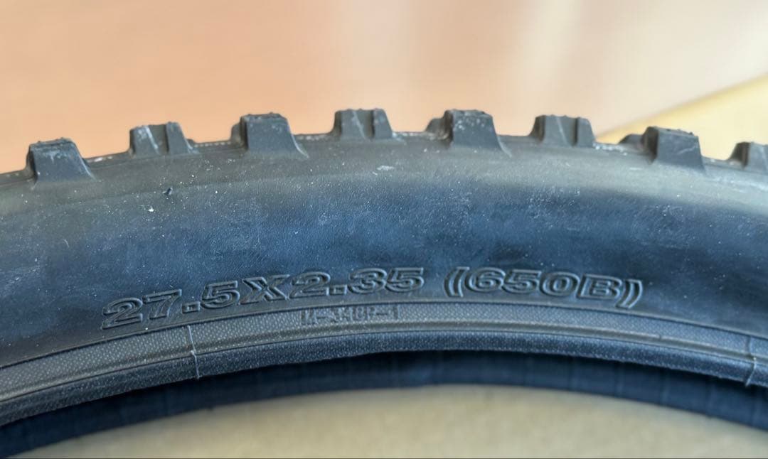 【新品未使用】MAXXIS FOREKASTER 27.5x2.35