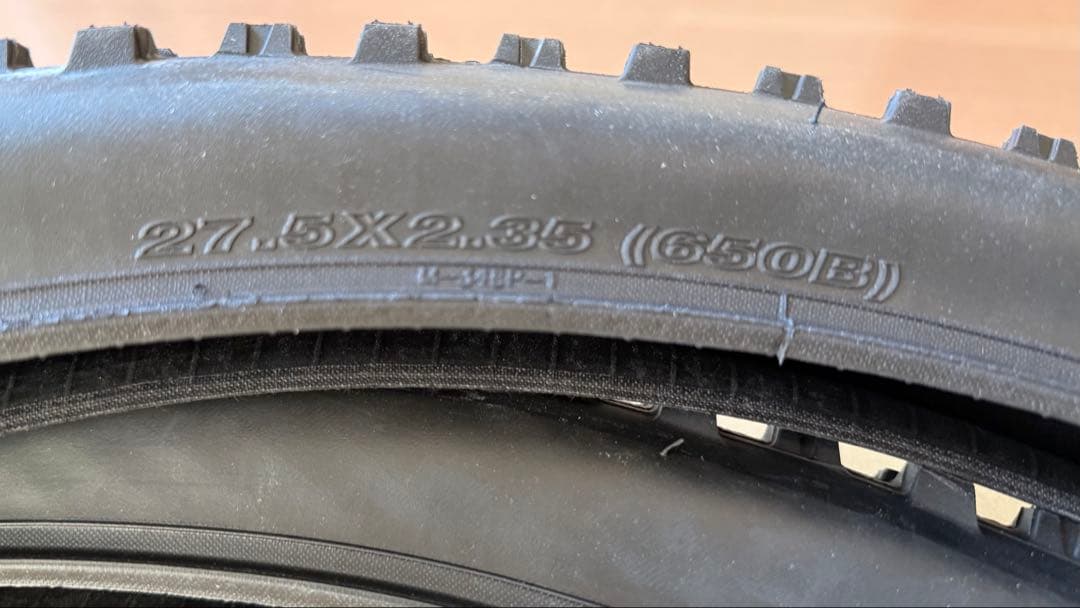 【新品未使用】MAXXIS FOREKASTER 27.5x2.35