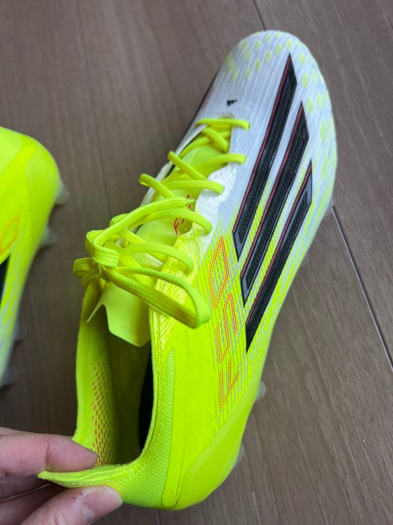 アディダス F50 25.0cmサッカースパイクほぼ新品 使用1時間 付属品完備