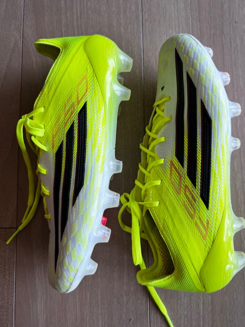 アディダス F50 25.0cmサッカースパイクほぼ新品 使用1時間 付属品完備